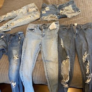 Lot Distressed Jeans